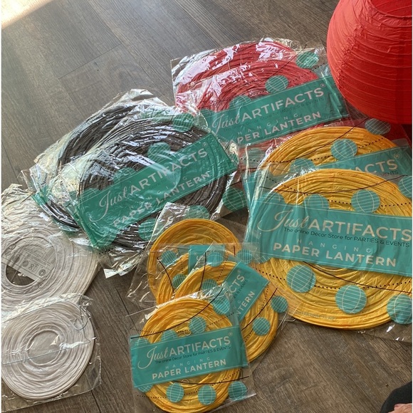 Hanging Paper Laterns - Picture 2 of 8